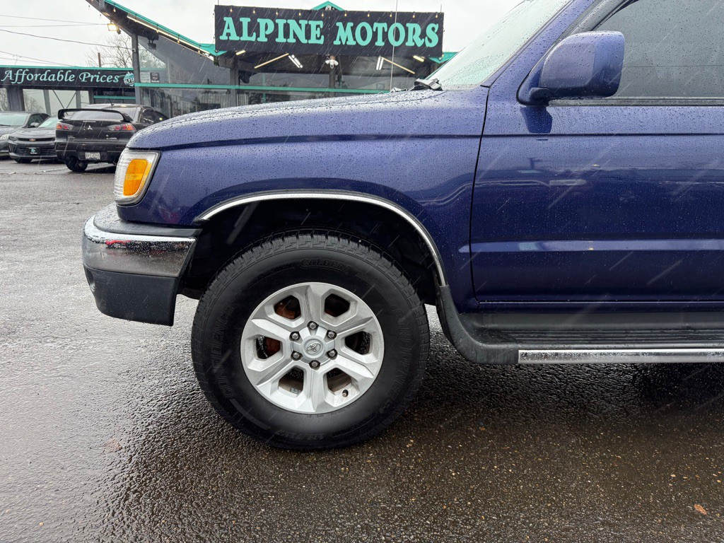 2000 Toyota 4Runner Image 2