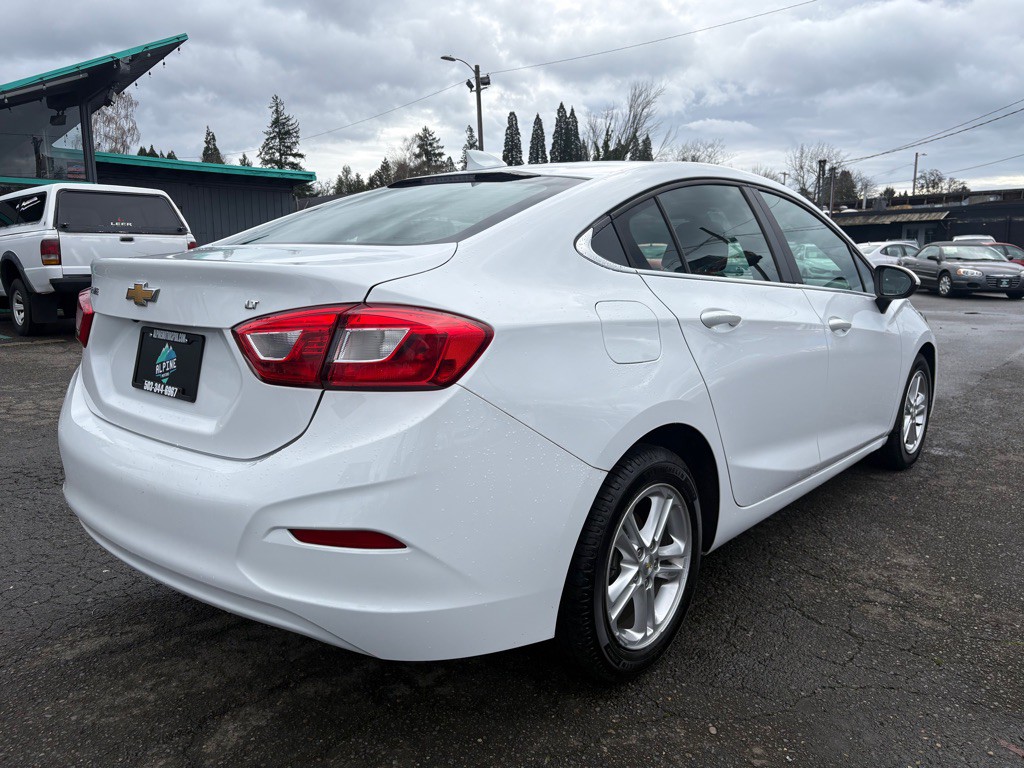 2018 Chevrolet Cruze Image 4