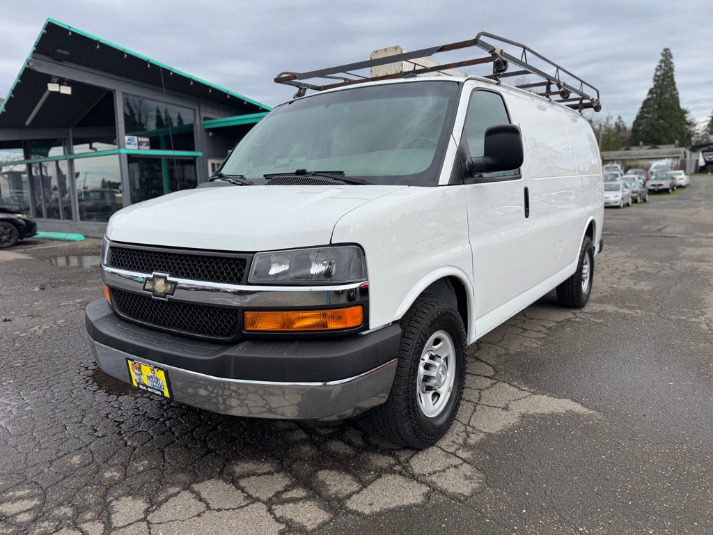 2015 Chevrolet Express Image 1