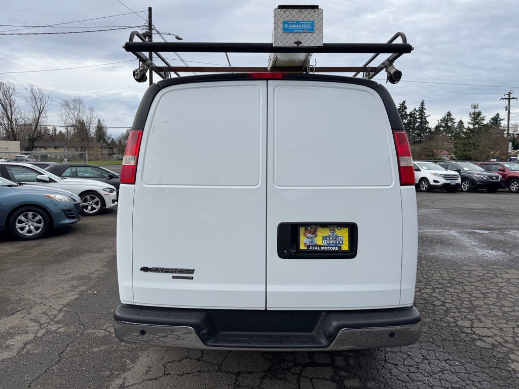 2015 Chevrolet Express Image 4