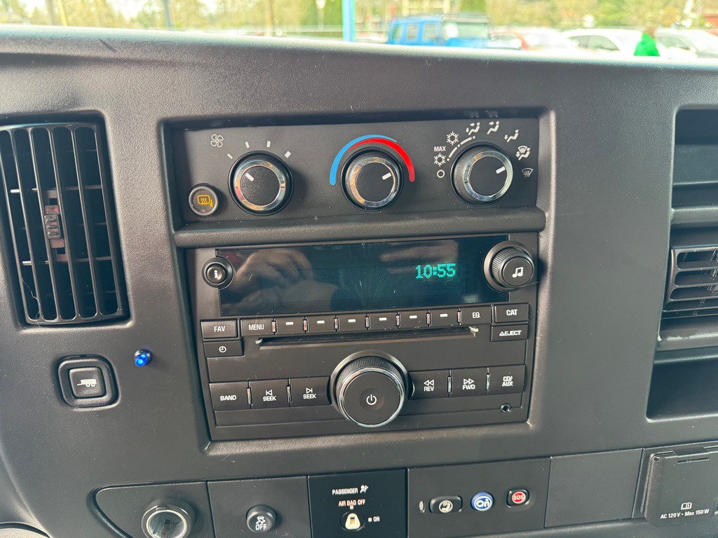 2015 Chevrolet Express Image 14