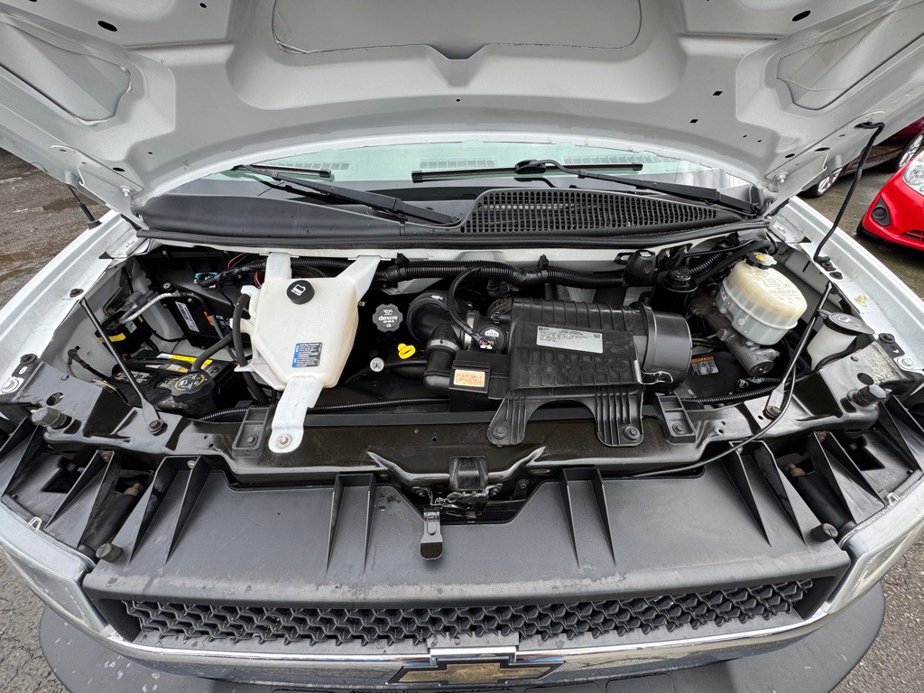2015 Chevrolet Express Image 18