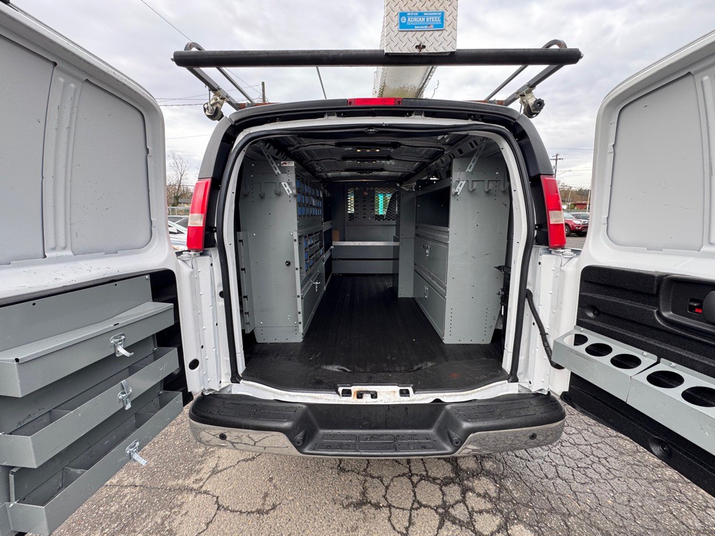 2015 Chevrolet Express Image 20