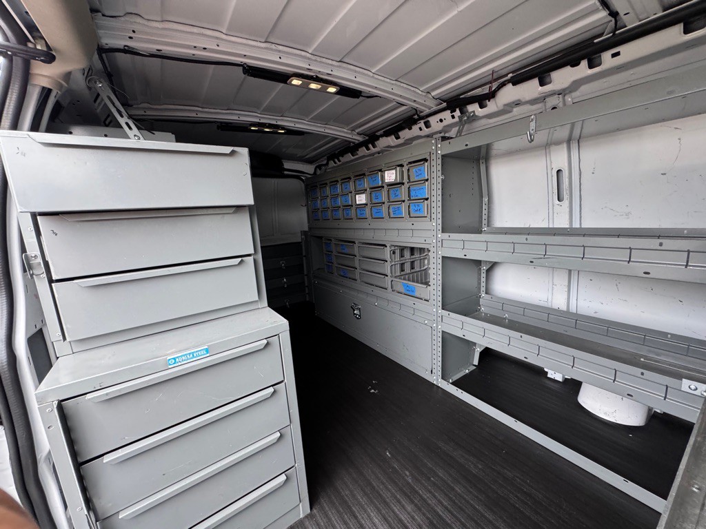 2015 Chevrolet Express Image 21