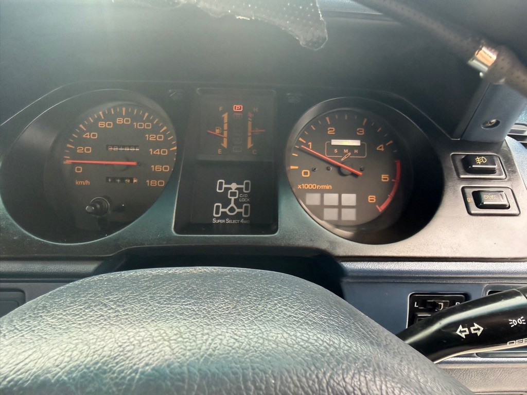 1991 Mitsubishi Pajero Image 11