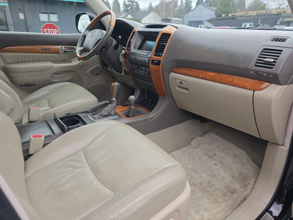 2004 Lexus GX Image 12