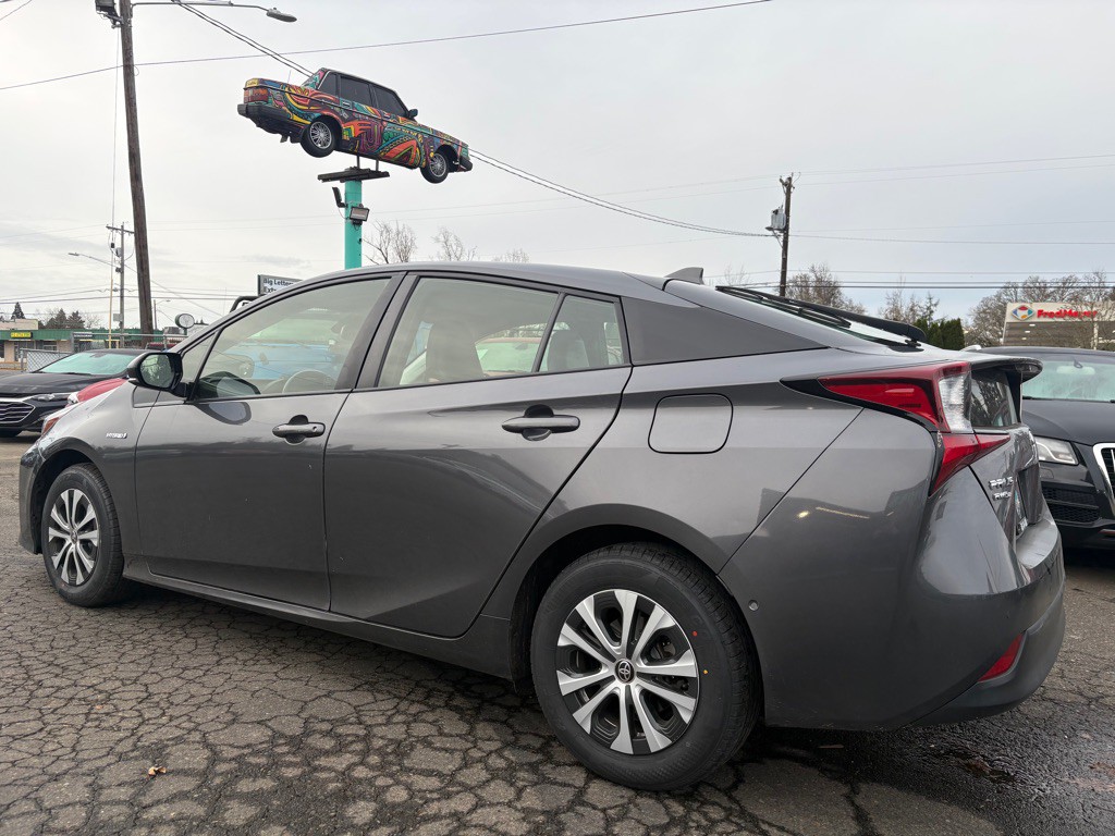 2019 Toyota Prius Image 2