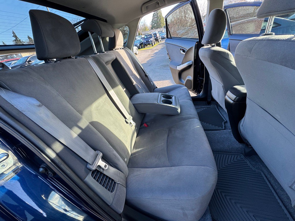 2012 Toyota Prius Image 12