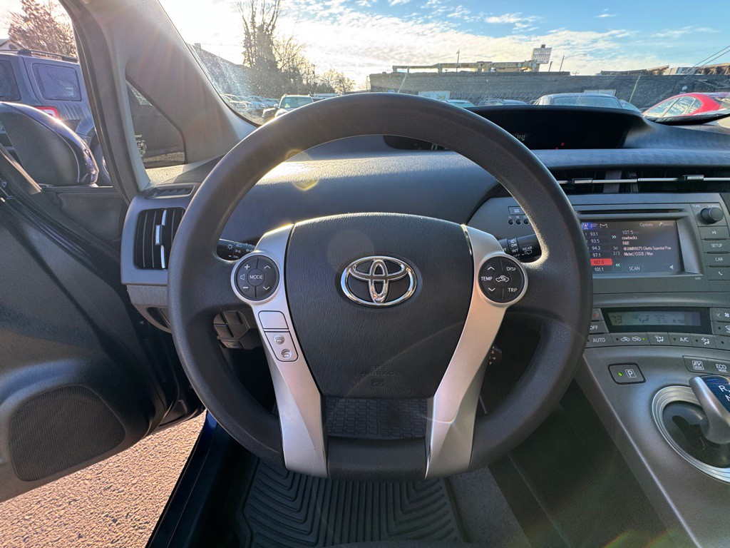 2012 Toyota Prius Image 14