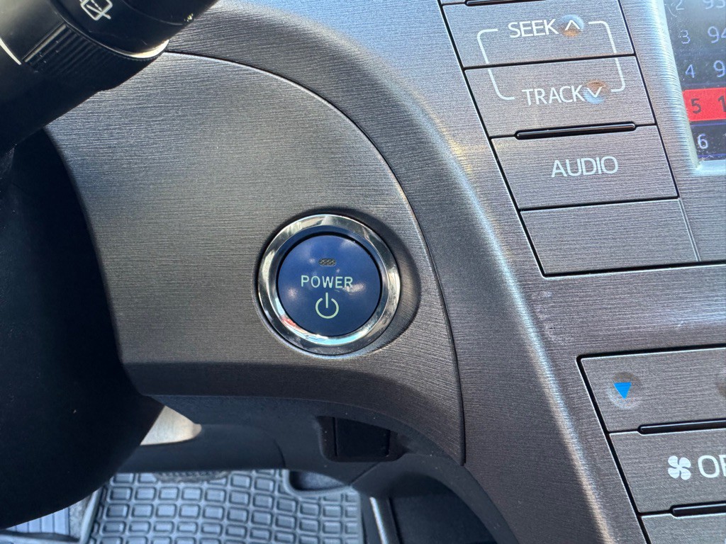 2012 Toyota Prius Image 16