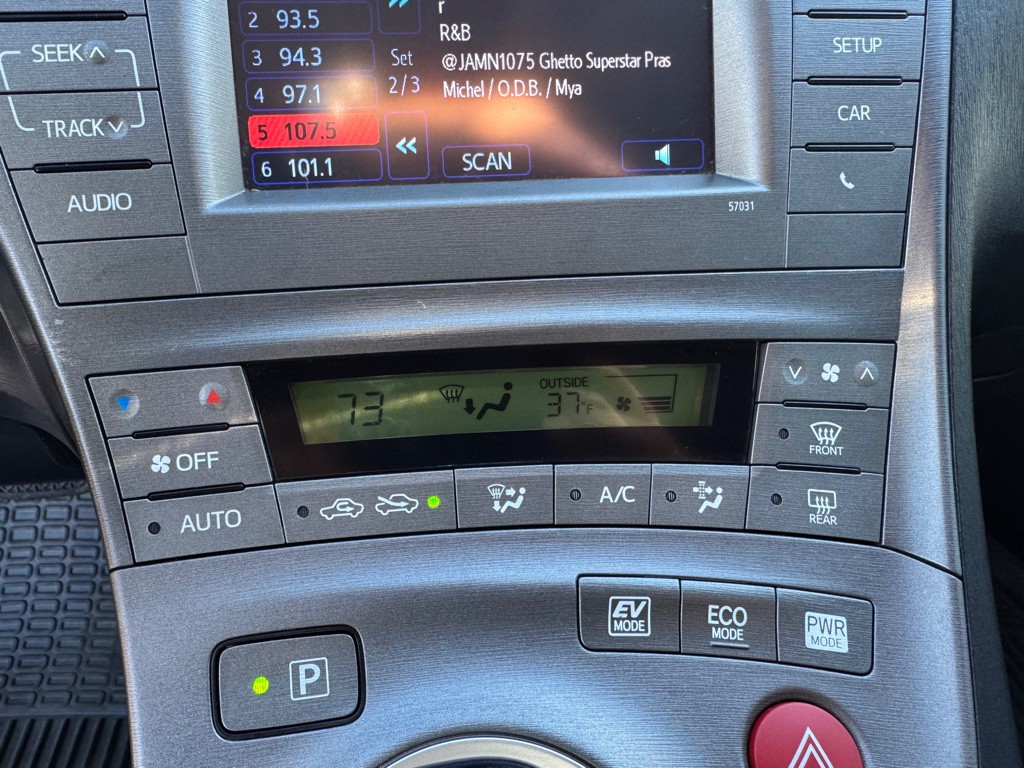 2012 Toyota Prius Image 17