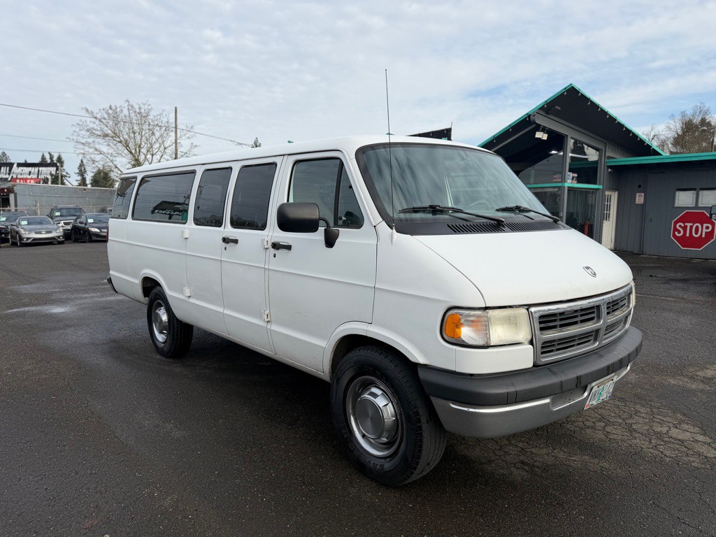 1995 Dodge Ram Van Image 3