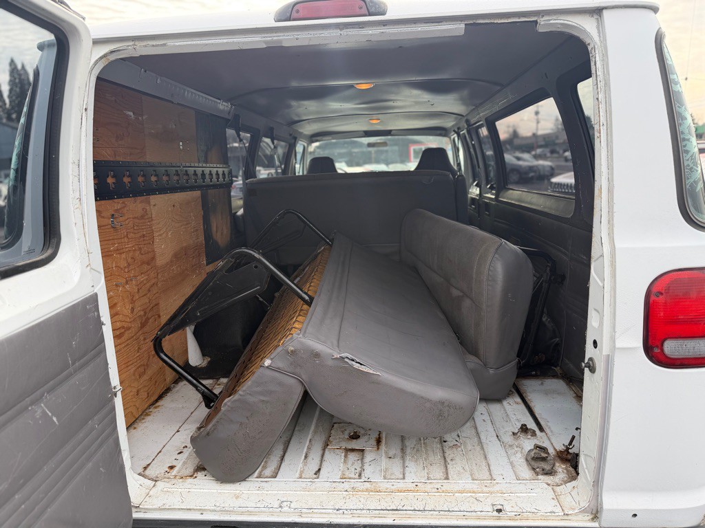 1995 Dodge Ram Van Image 8