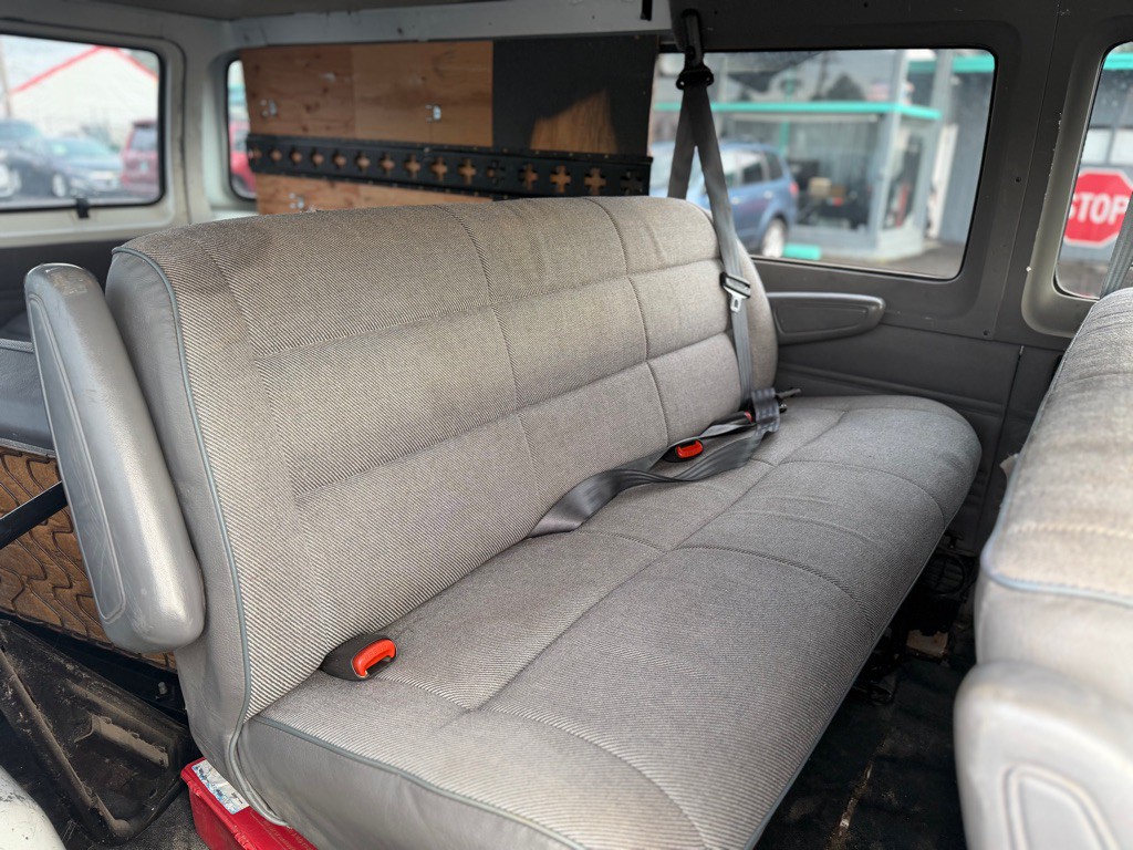 1995 Dodge Ram Van Image 10
