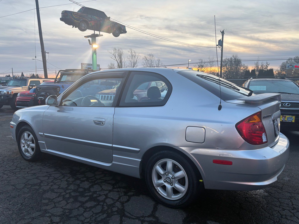 2004 Hyundai Accent Image 2