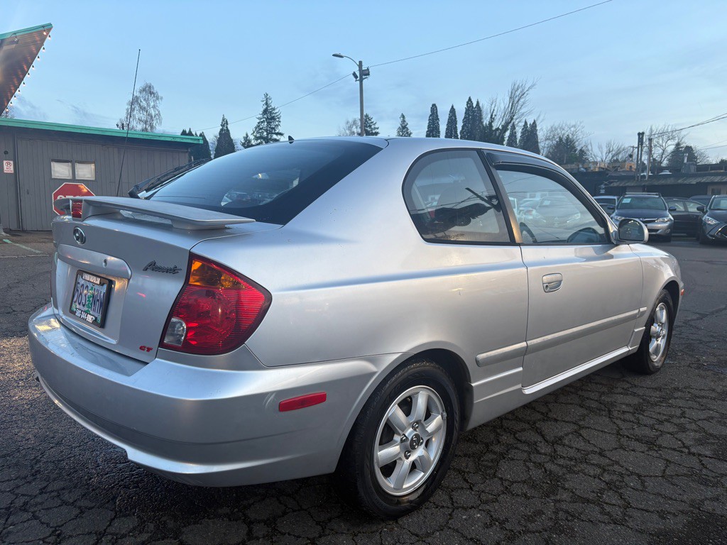 2004 Hyundai Accent Image 4