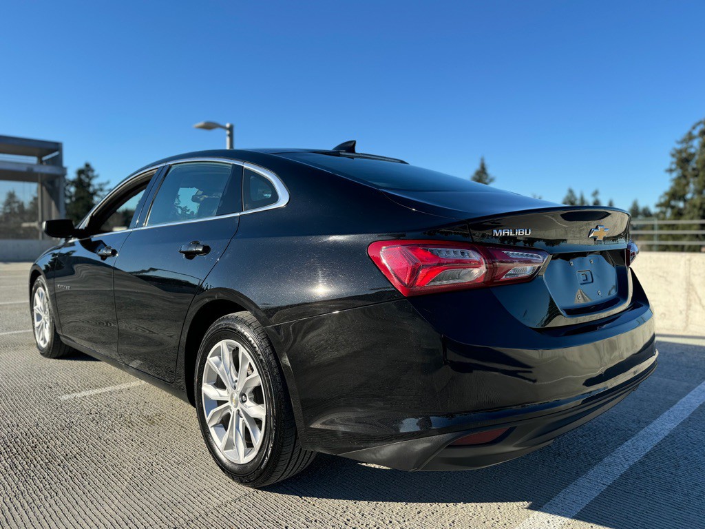 2020 Chevrolet Malibu Image 2