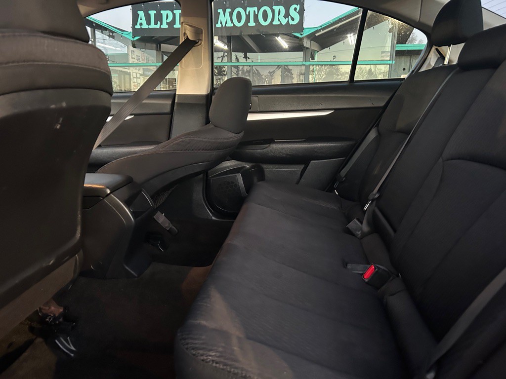 2012 Subaru Legacy Image 8