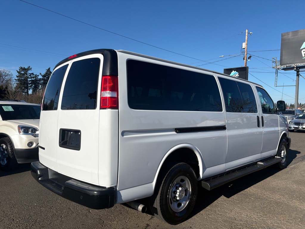 2023 Chevrolet Express Image 4