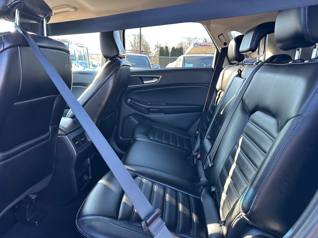 2020 Ford Edge Image 8