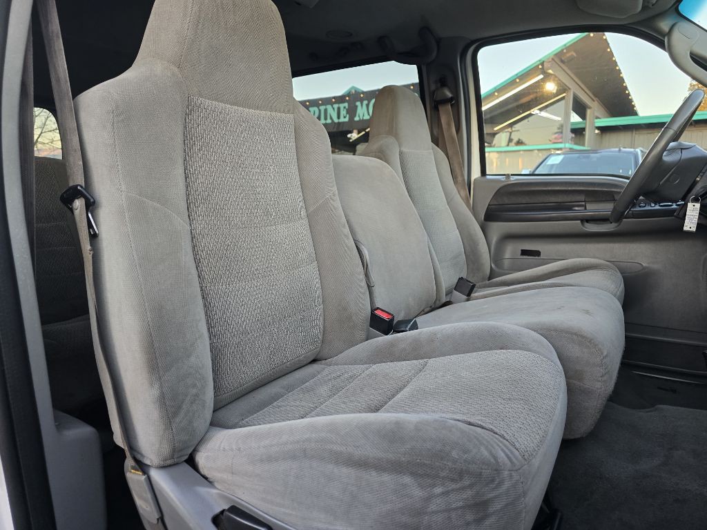 2003 Ford Excursion Image 11