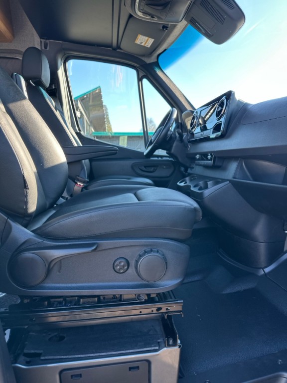 2020 Mercedes-Benz Sprinter Image 9