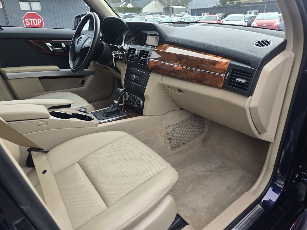 2010 Mercedes-Benz GLK-Class Image 12