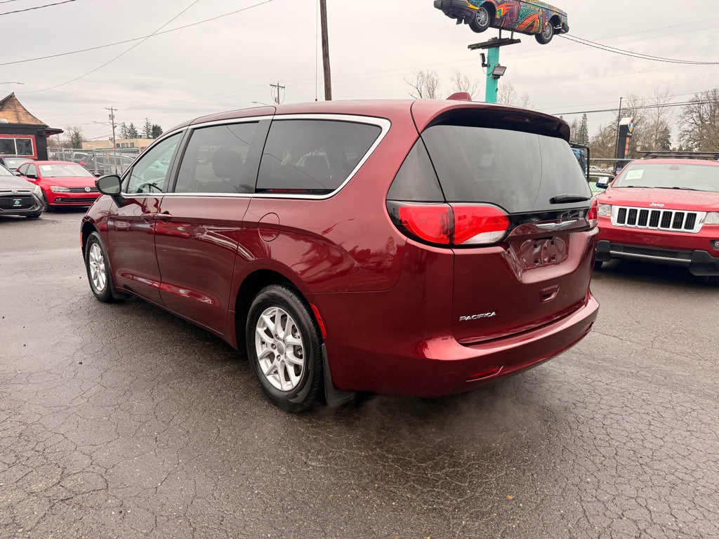2017 Chrysler Pacifica Image 3