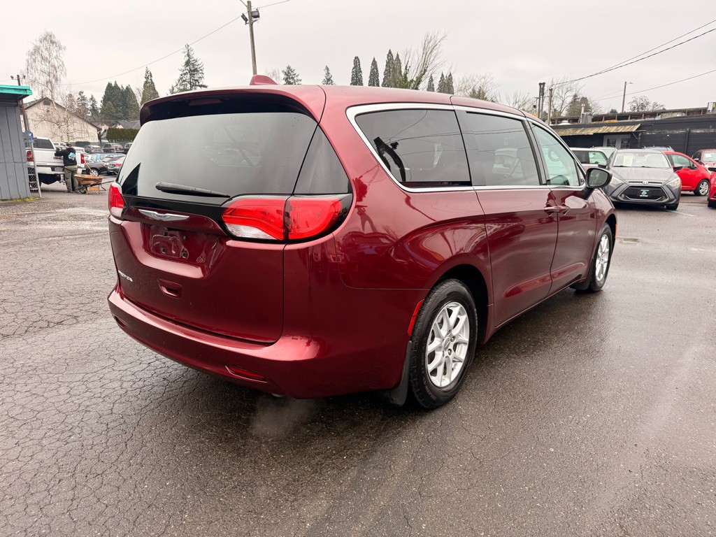 2017 Chrysler Pacifica Image 5
