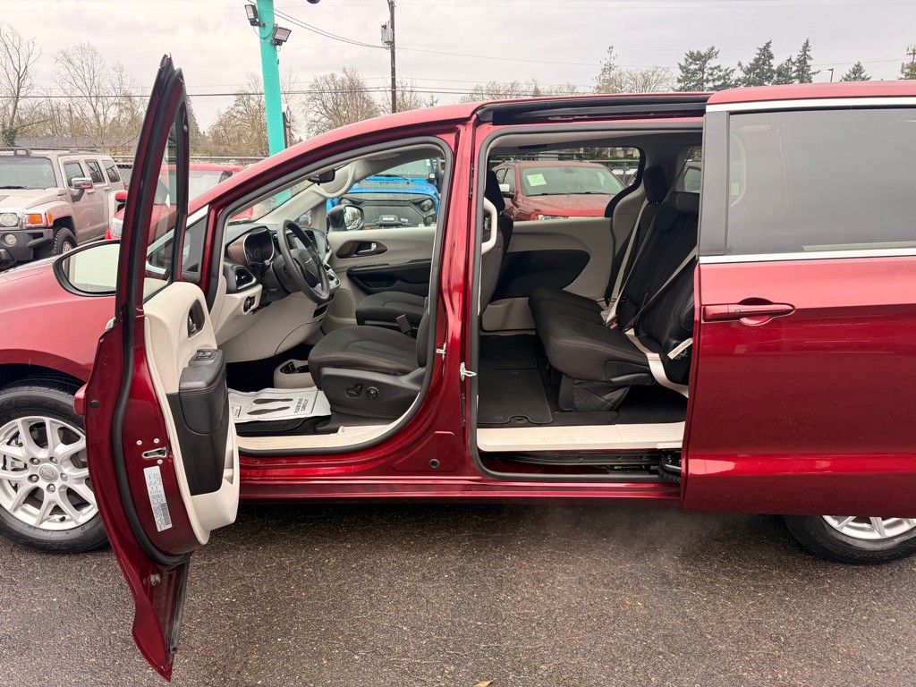 2017 Chrysler Pacifica Image 9