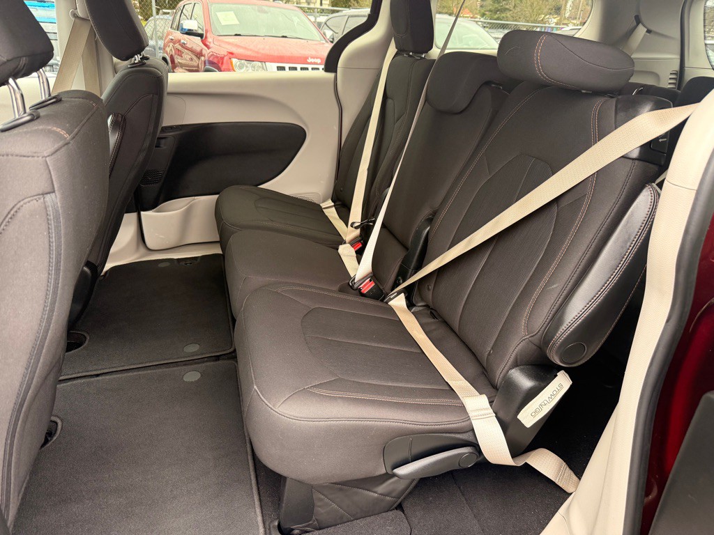 2017 Chrysler Pacifica Image 10