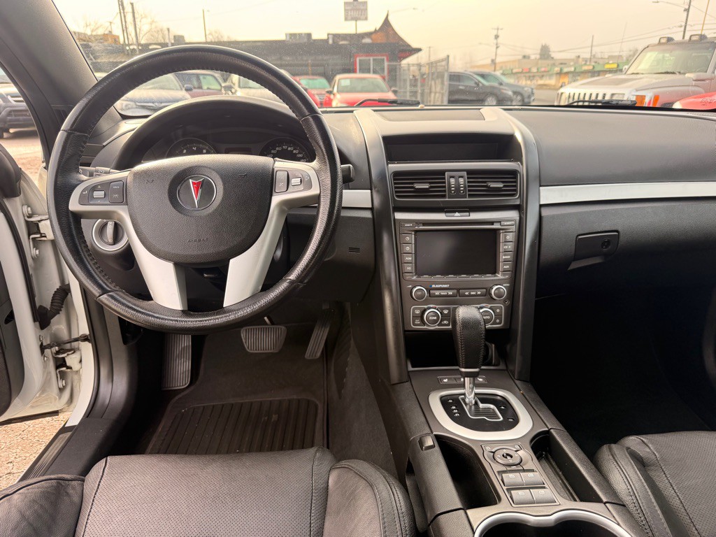 2009 Pontiac G8 Image 12