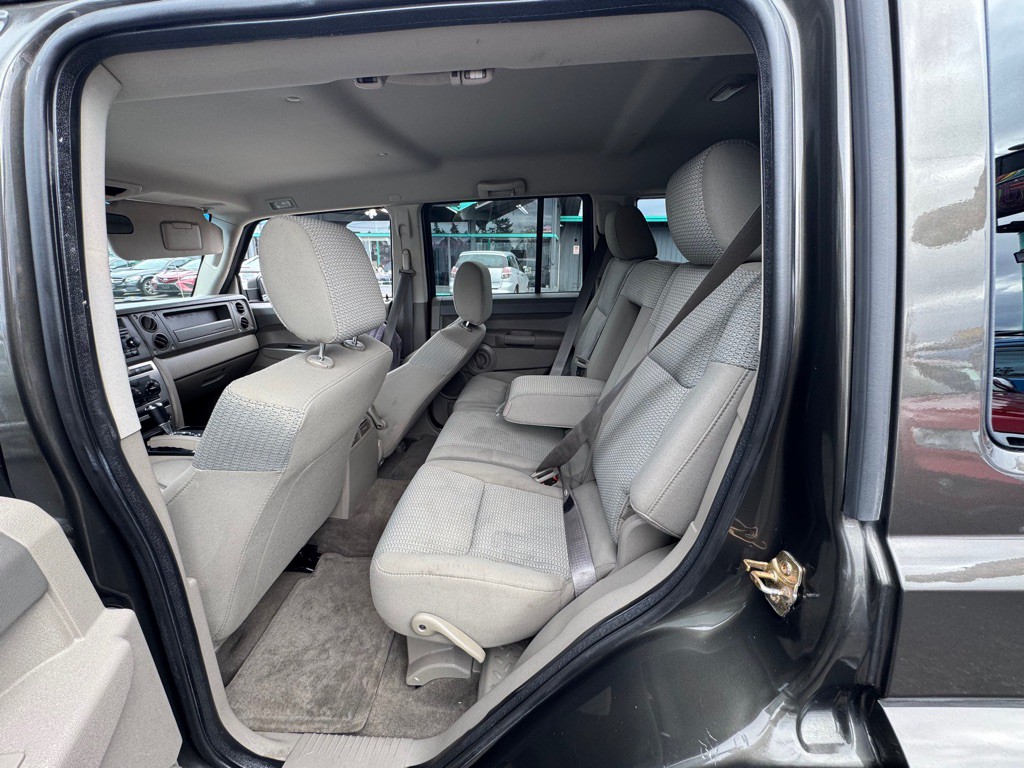 2006 Jeep Commander Image 10