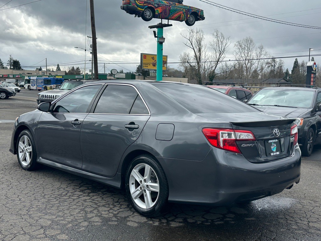 2014 Toyota Camry Image 2