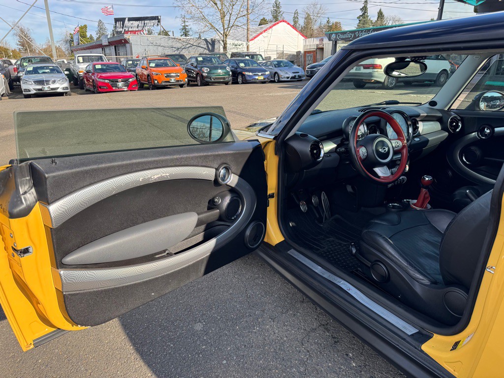 2007 MINI Cooper Image 8