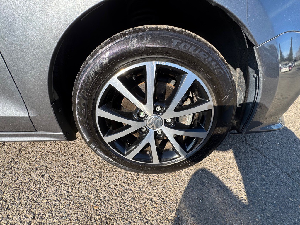 2017 Volkswagen Jetta Image 24