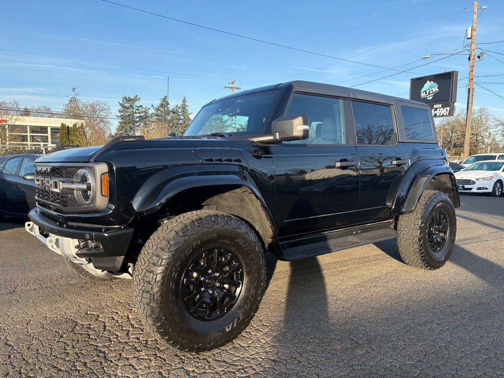 2022 Ford Bronco Image 1