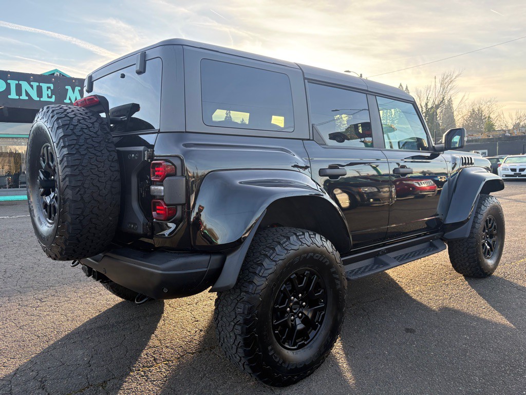 2022 Ford Bronco Image 4