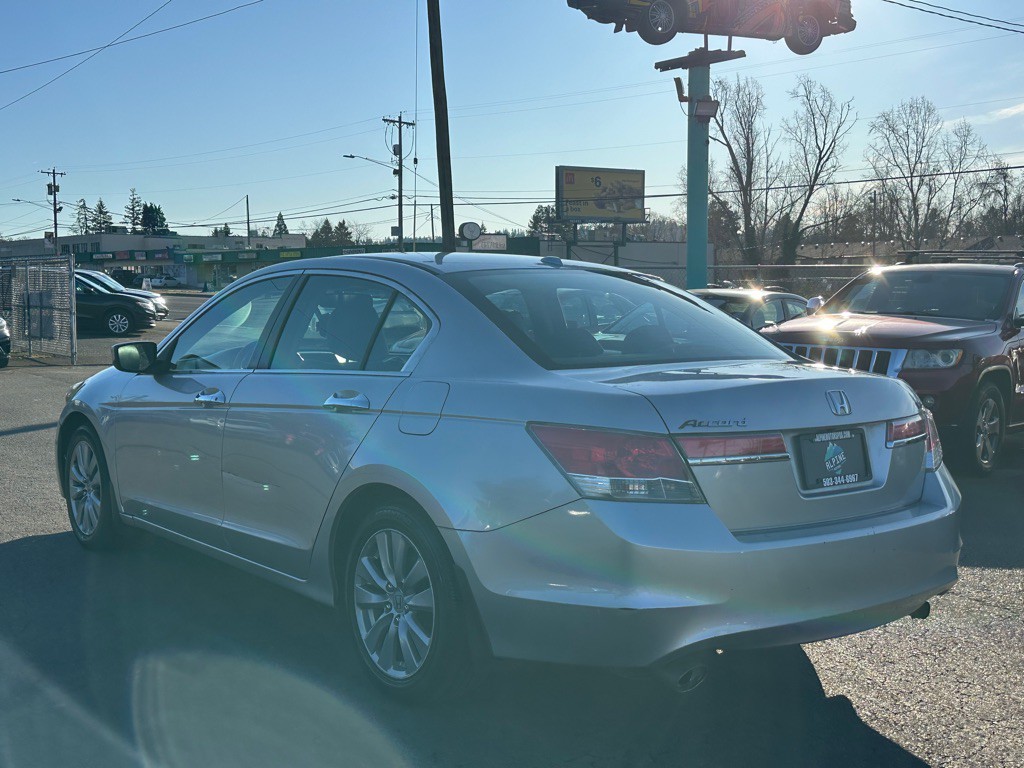 2011 Honda Accord Image 2