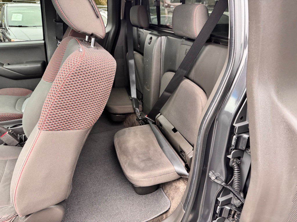 2011 Nissan Frontier Image 13