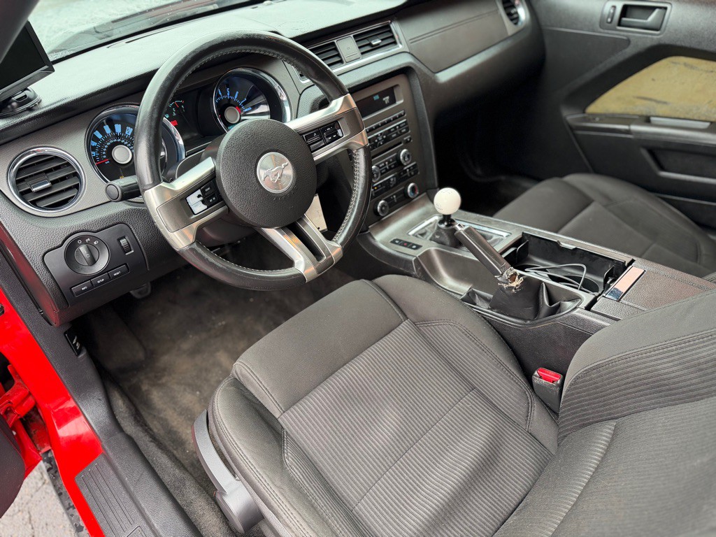 2012 Ford Mustang Image 8