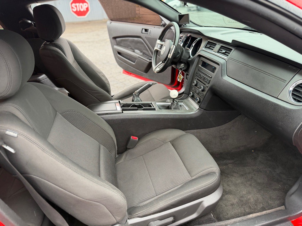 2012 Ford Mustang Image 12