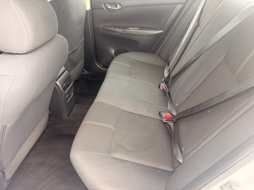 2016 Nissan Sentra Image 6