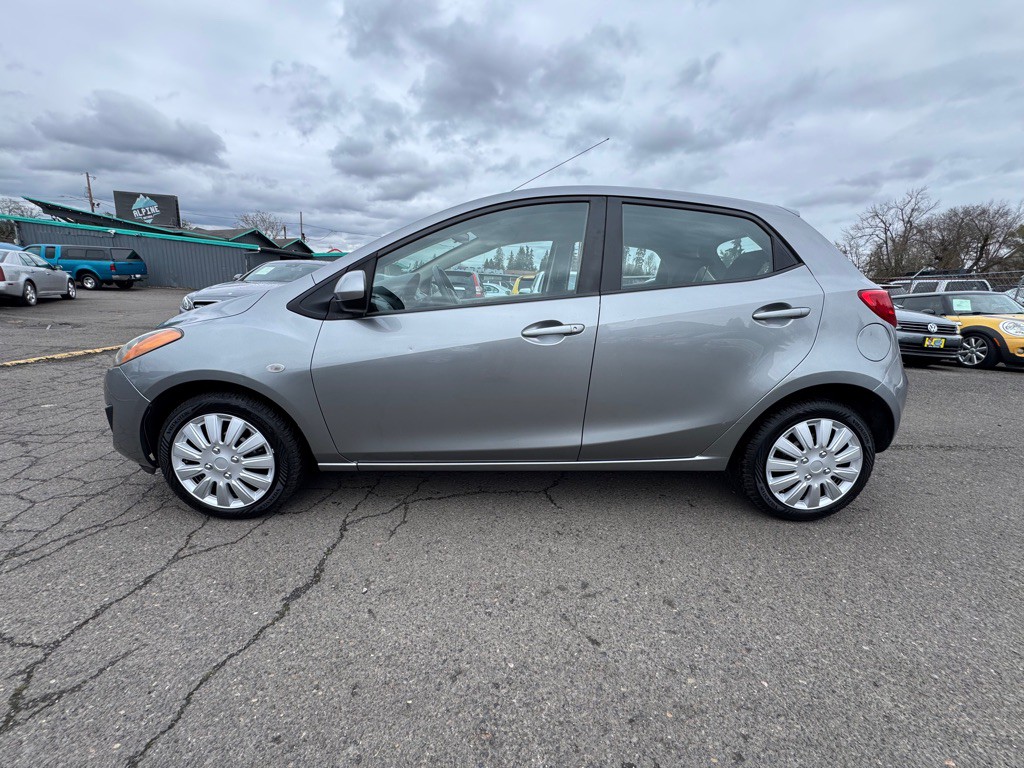 2014 Mazda Mazda2 Image 2