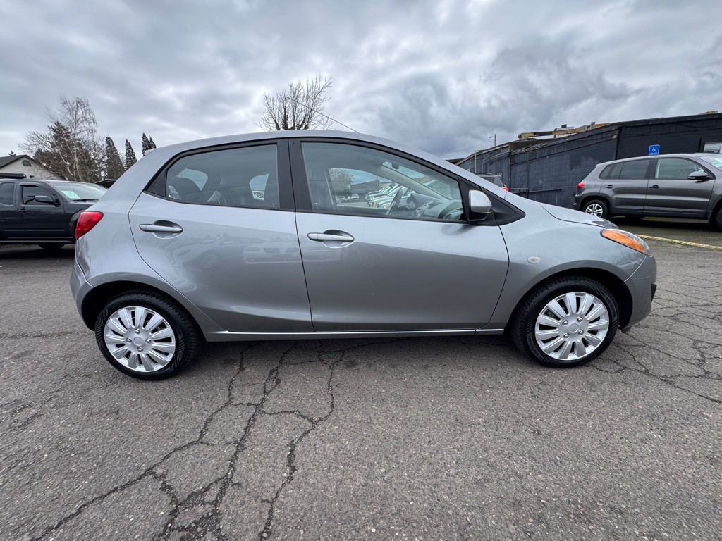 2014 Mazda Mazda2 Image 6