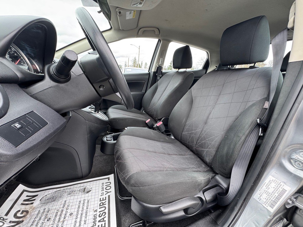 2014 Mazda Mazda2 Image 9