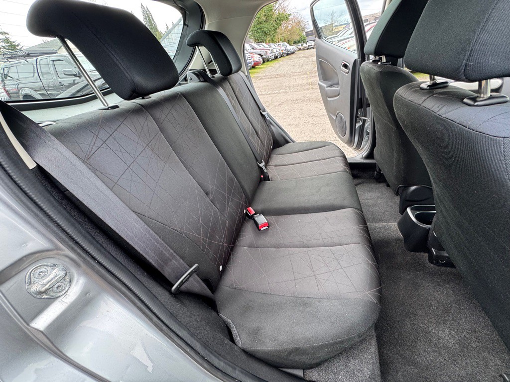 2014 Mazda Mazda2 Image 12