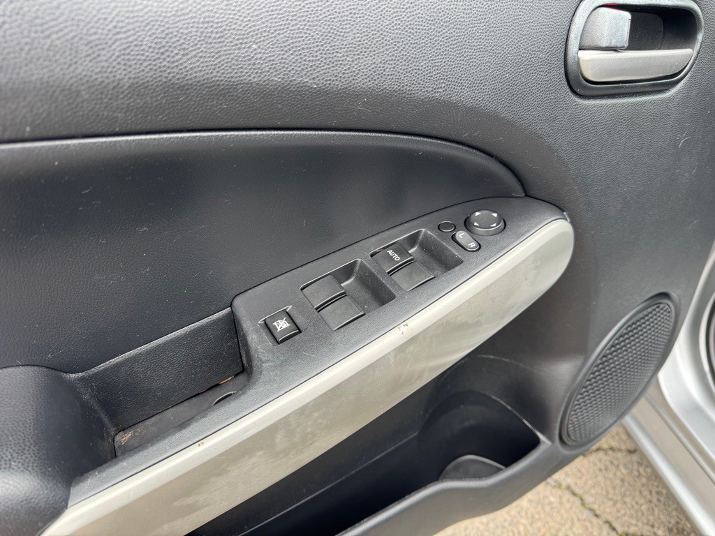 2014 Mazda Mazda2 Image 15