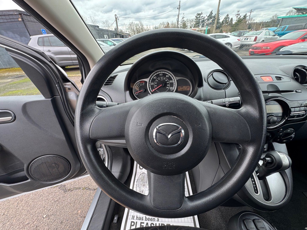 2014 Mazda Mazda2 Image 16