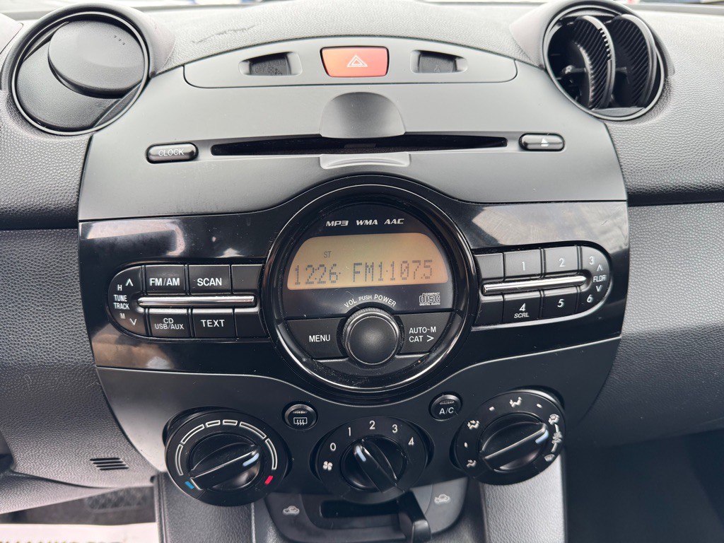 2014 Mazda Mazda2 Image 18